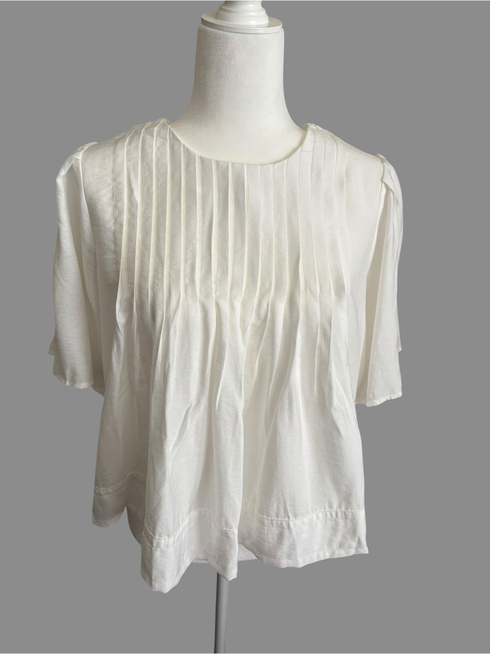 Women's Cream Pleated Front Short Sleeve Top